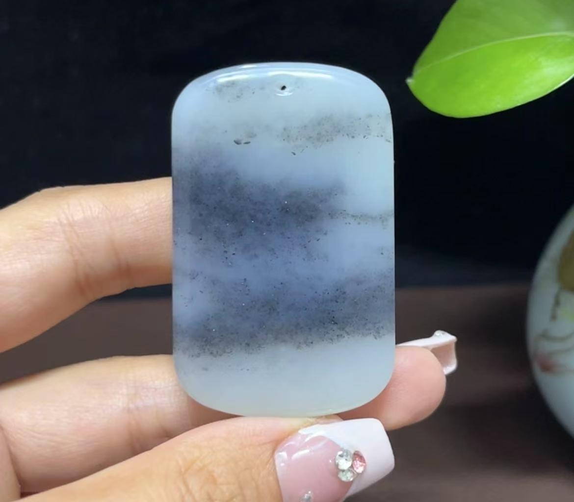 新疆和田玉籽料意境青花平安无事牌(34.1g)