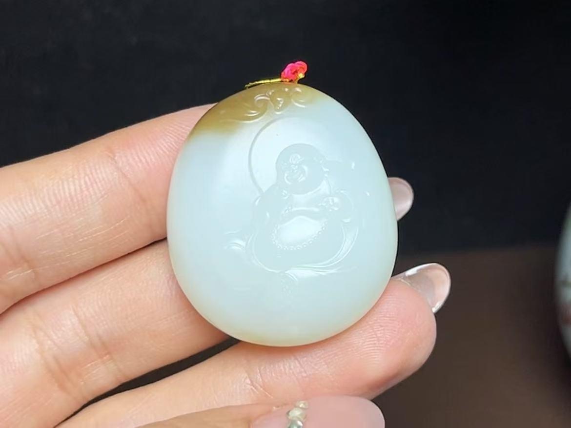 新疆和田玉且末糖白羊脂玉佛公(24.6g)
