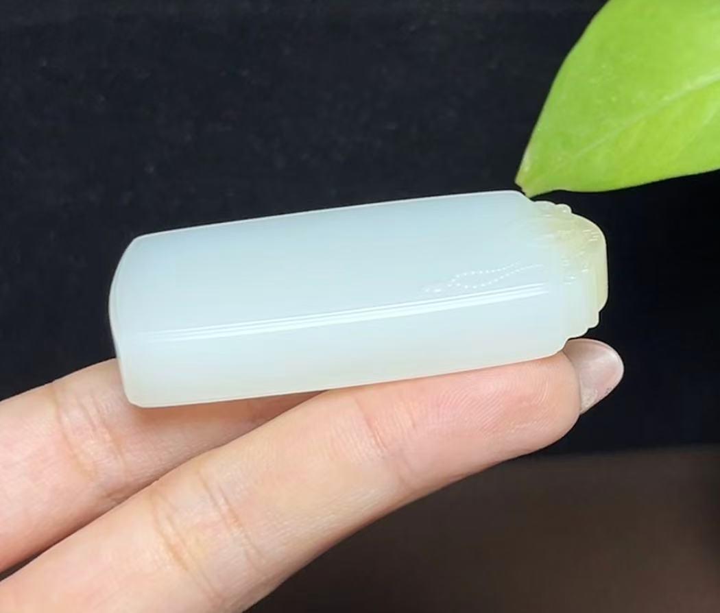 和田玉且末料羊脂玉平安无事牌(45.3g)