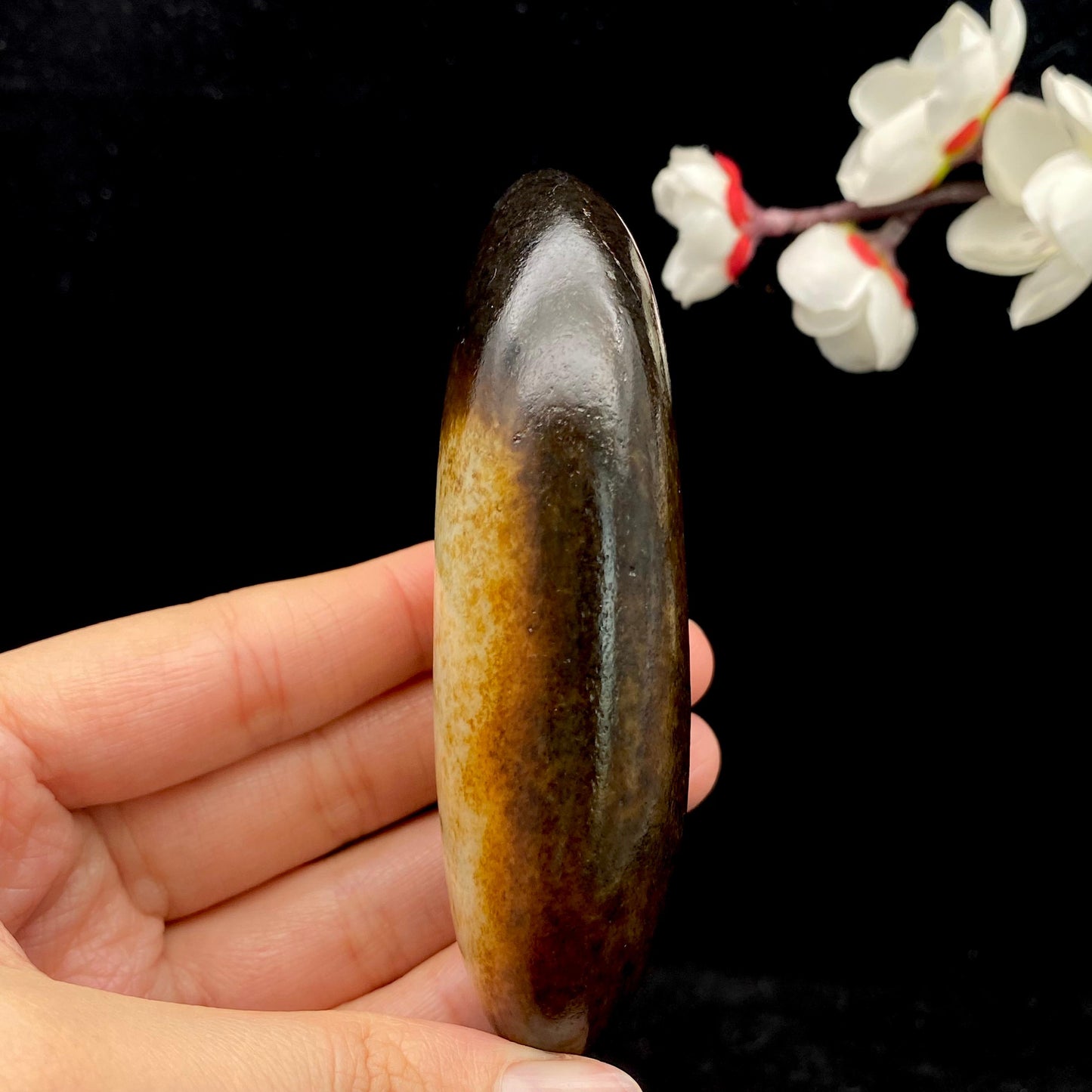 和田玉聚黑皮籽料原石(186.7g)