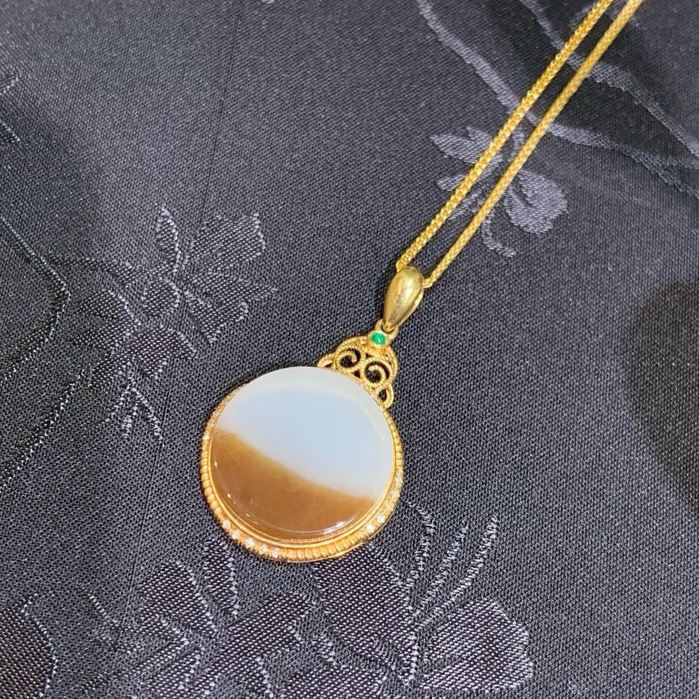 18k金糖羊脂白玉平安吊坠(3.6g)