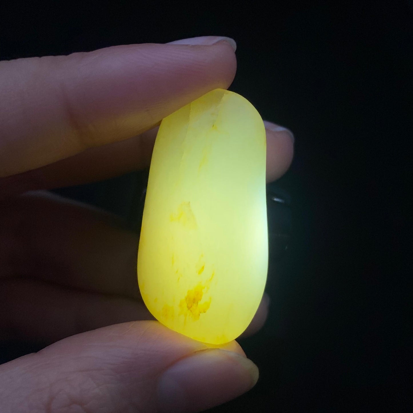 【超值推荐】和田玉聚黄皮籽料原石(11.8g)