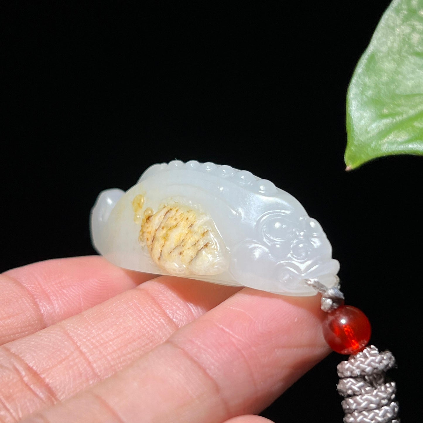 和田玉籽料洒金皮鱼化龙挂件(15.8g)