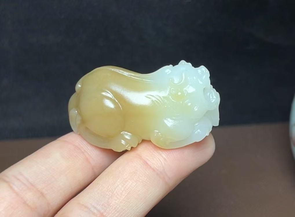 和田玉且末糖羊脂玉貔貅(29.1g)