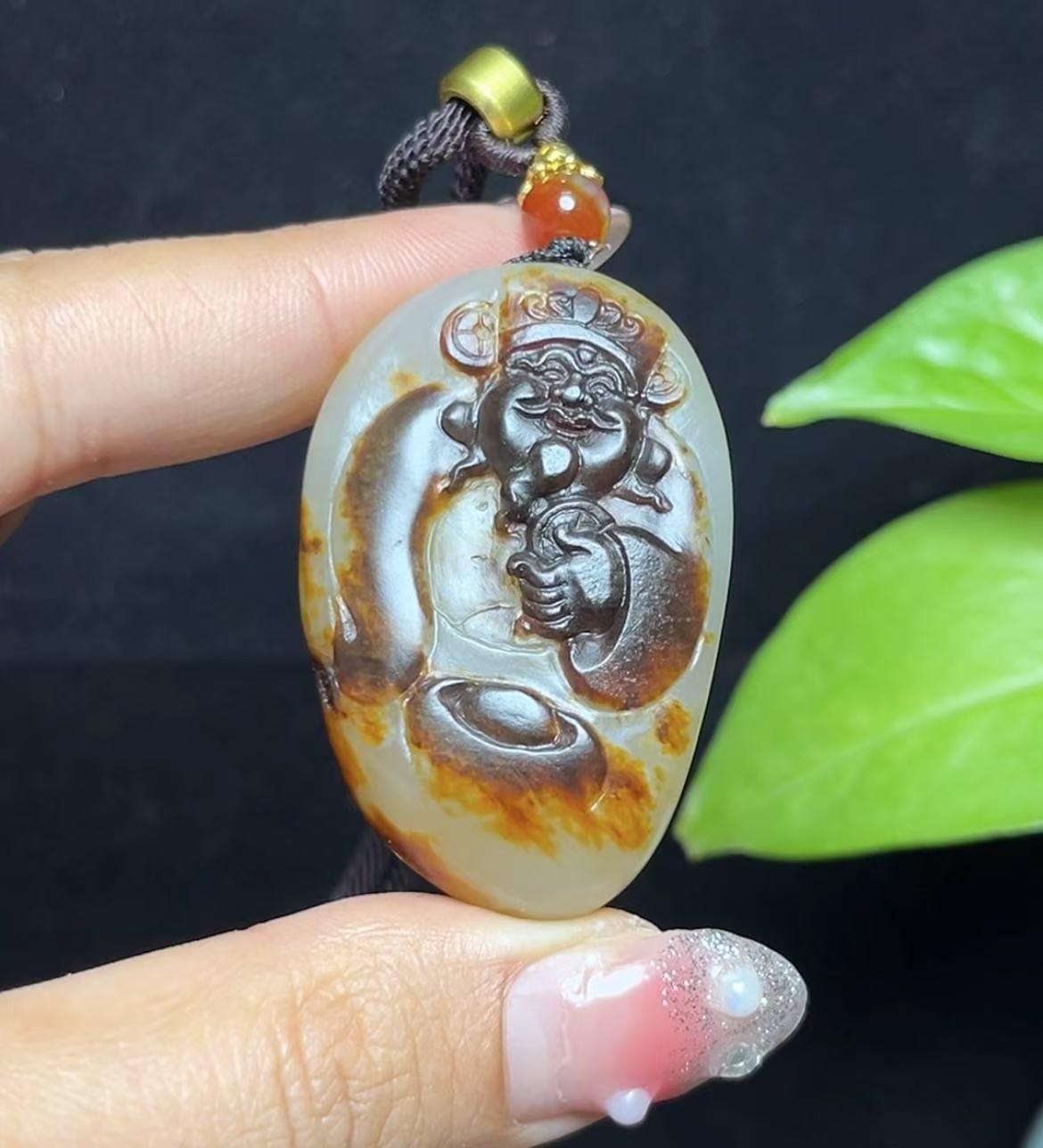 新疆和田玉黑红皮籽料财神(39.5g)