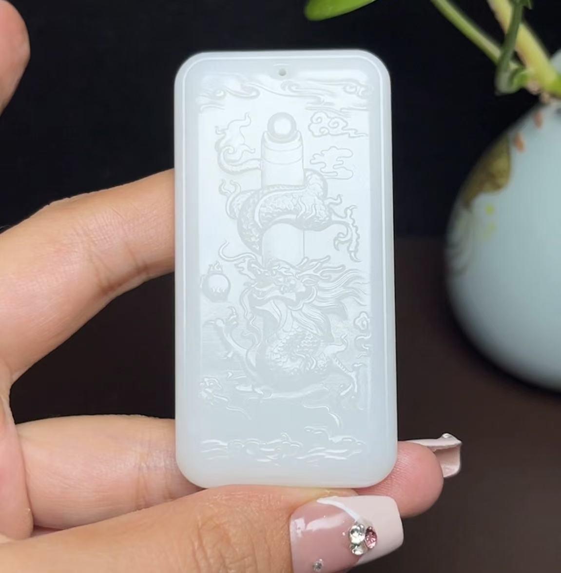 新疆和田玉米达料羊脂玉祥龙护主(54.5g)