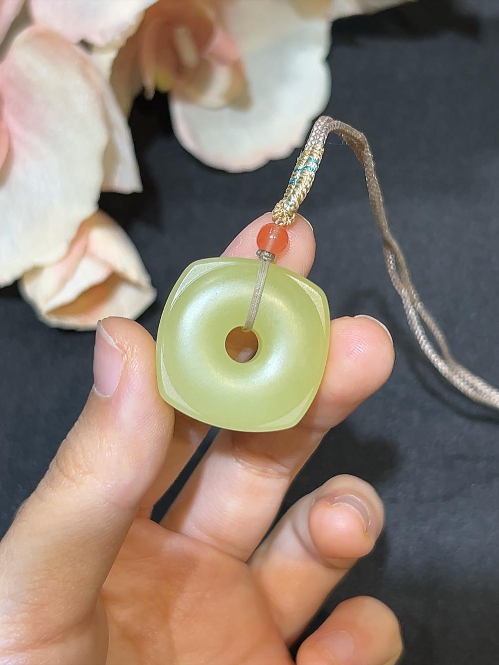 和田玉新疆若羌黄口料四方守护牌(13.0g)