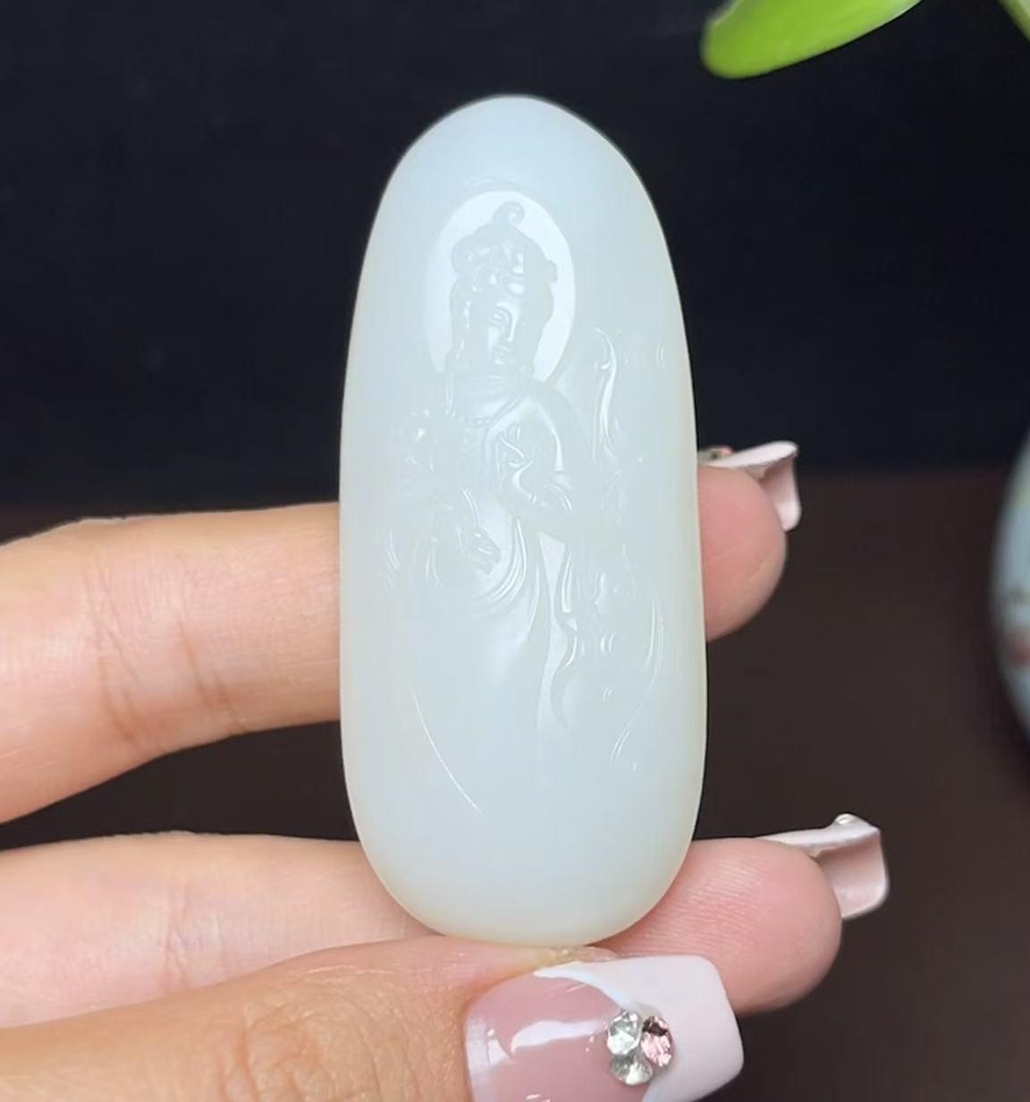 新疆和田玉且末料羊脂玉凤凰观音(31.7g)