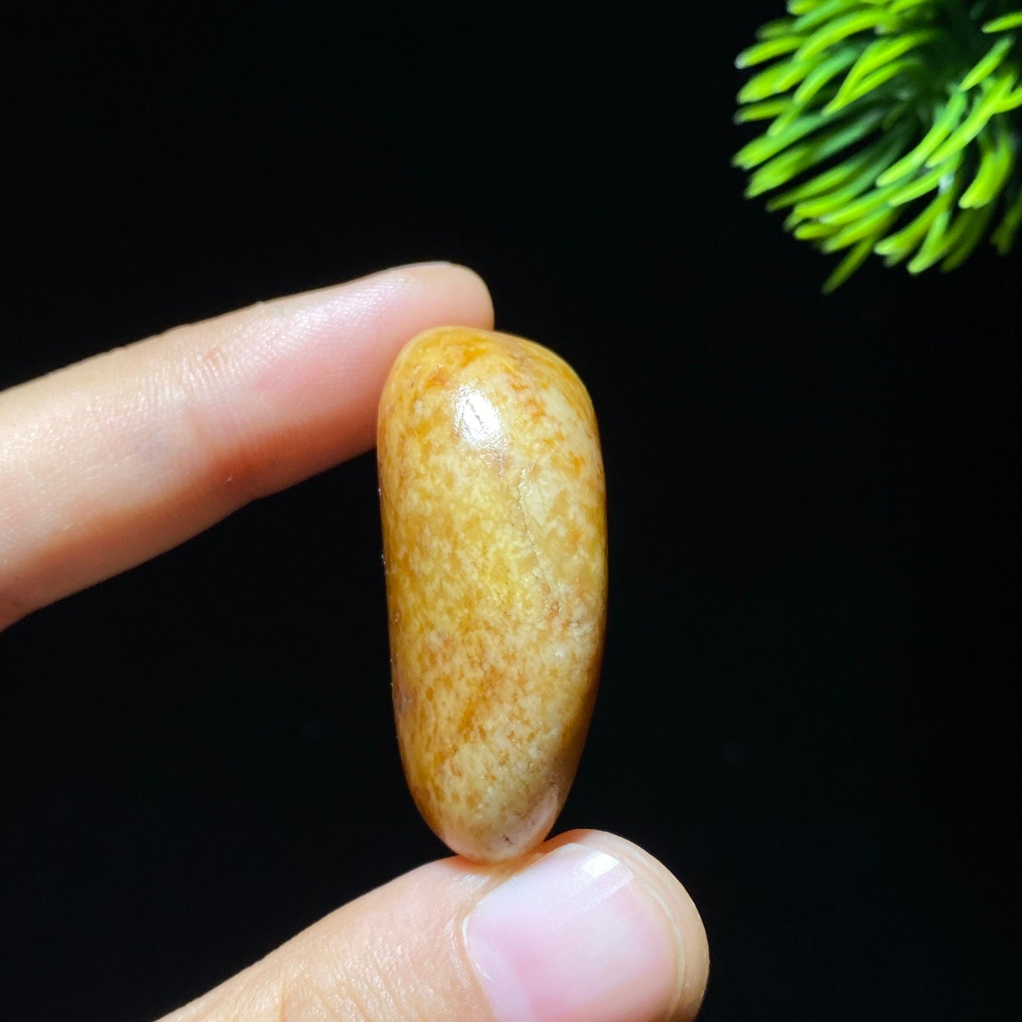 和田玉黄沁籽料原石(22.8g)