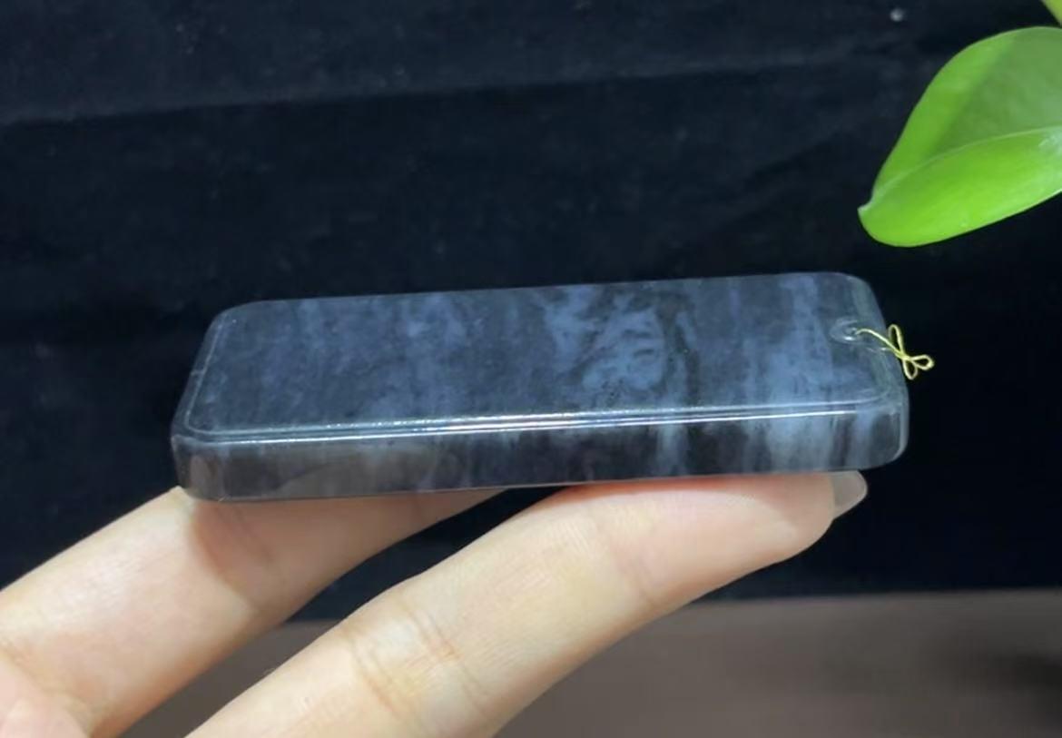 和田玉籽料意境青花平安无事牌(60.7g)