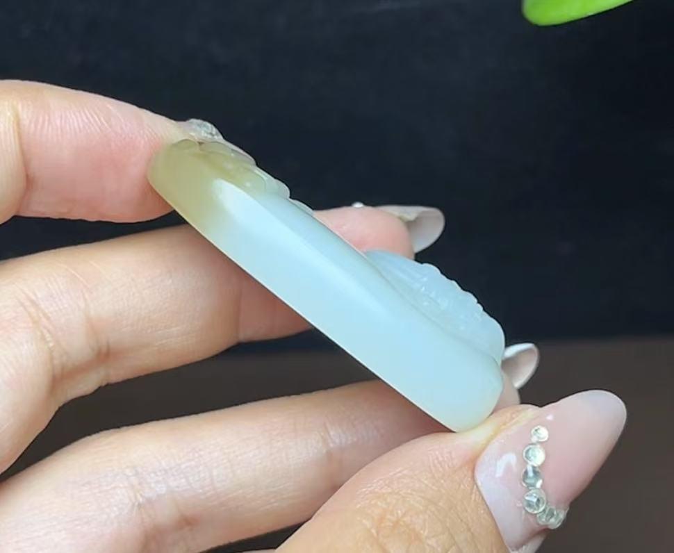 新疆和田玉且末糖白羊脂玉财神(23.1g)