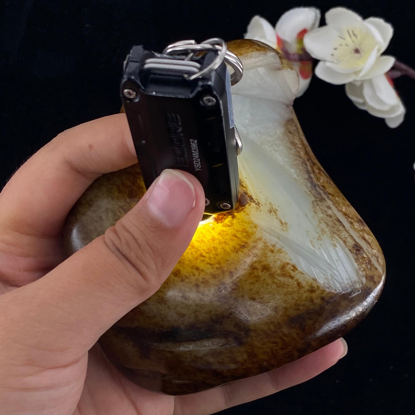和田玉满秋梨皮籽料原石(997.8g)