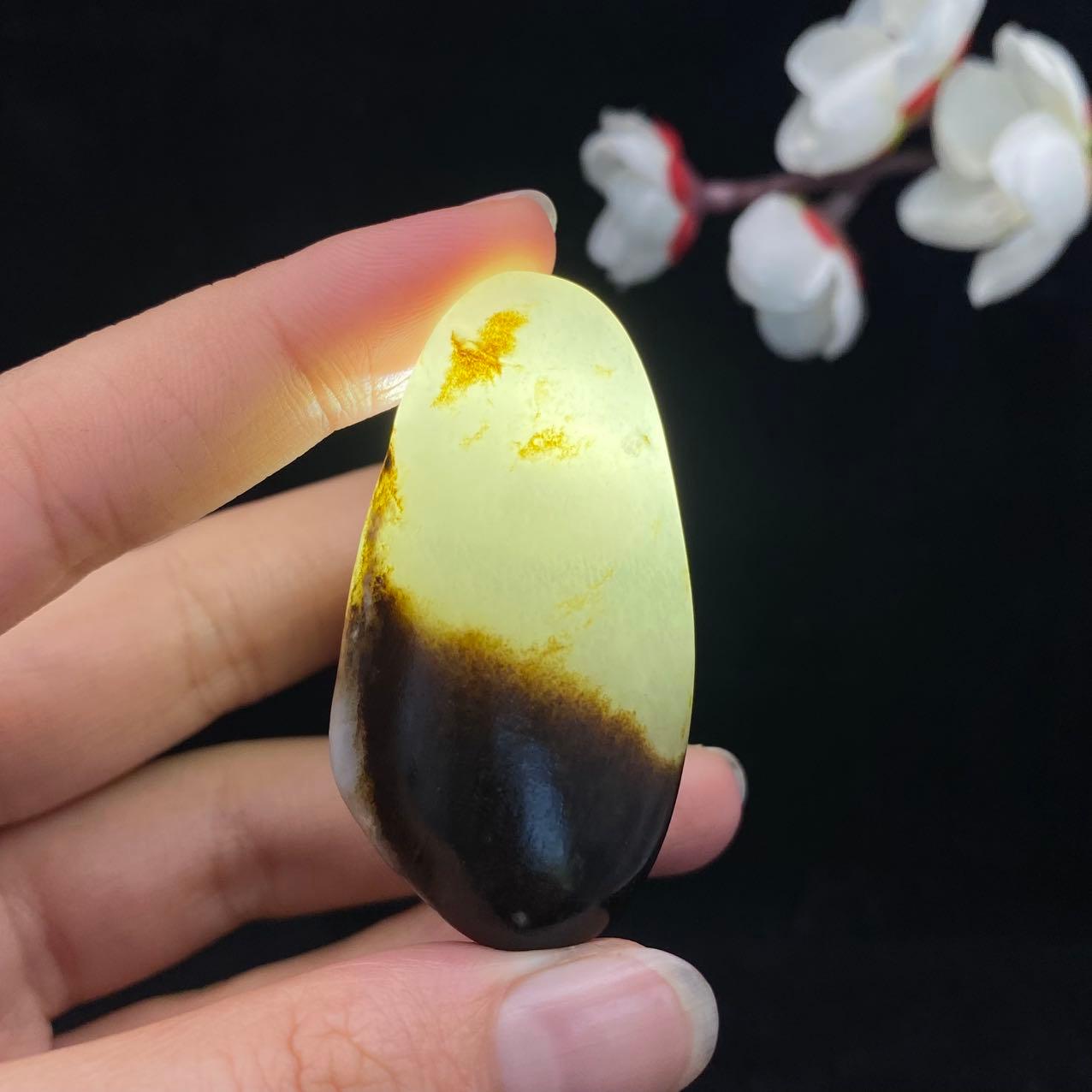 和田玉聚黑皮籽料挂件(32.2g)