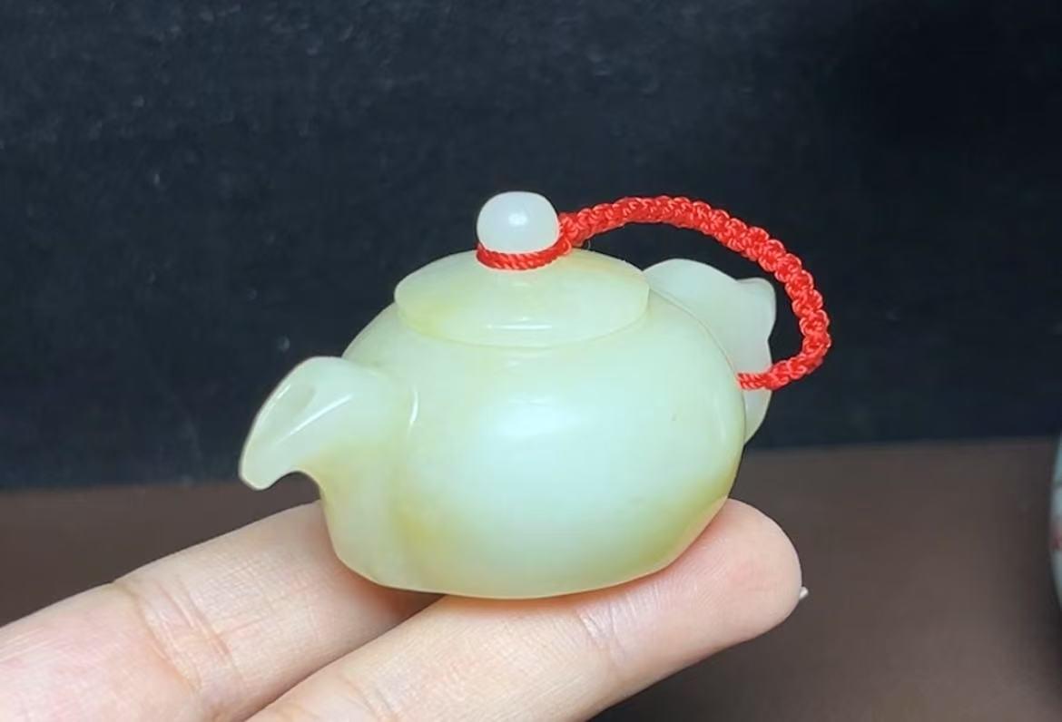 新疆和田玉且末料把把胡(50.2g)