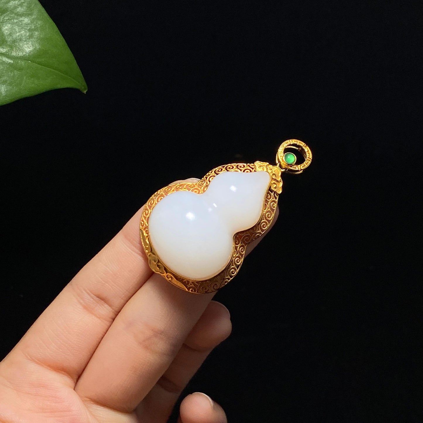 顶级和田羊脂白玉金镶嵌葫芦挂件(17.3g)