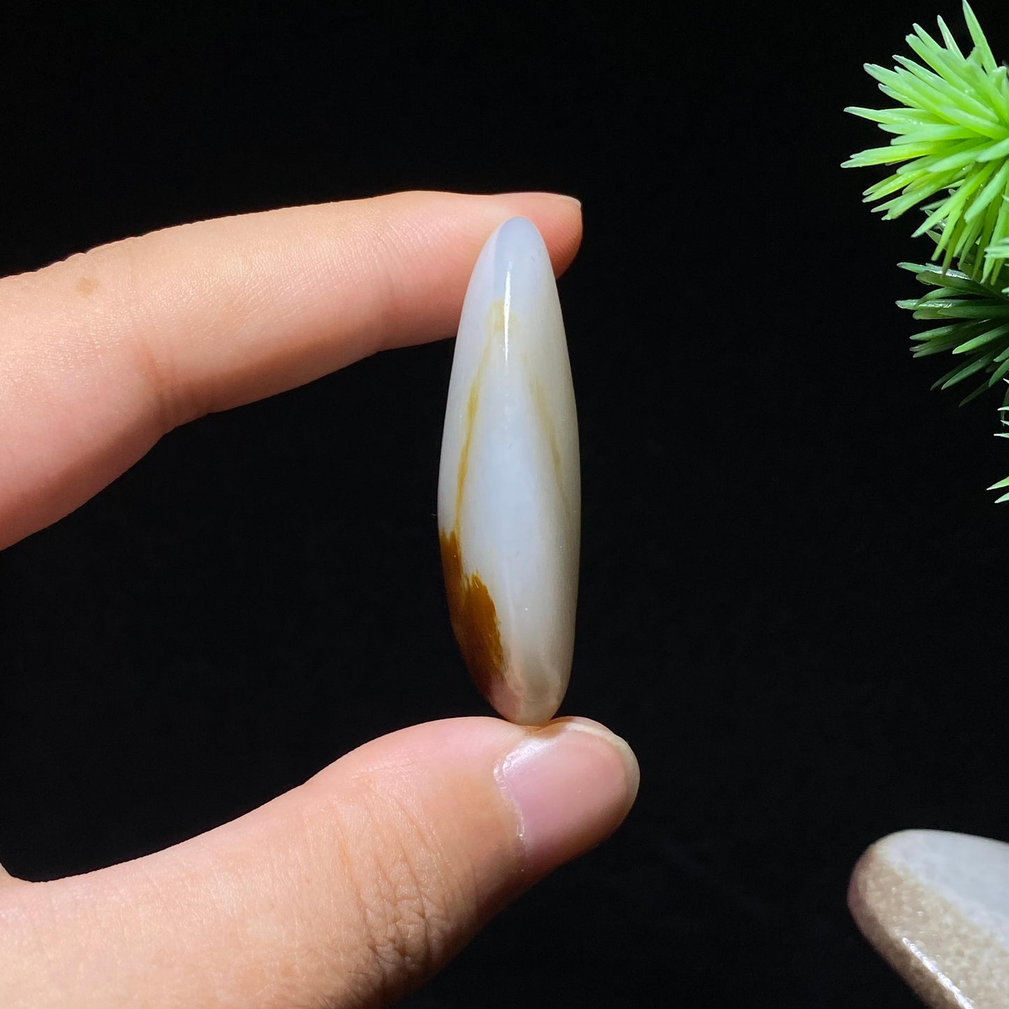 和田玉白玉红皮籽料原石(15.7g)