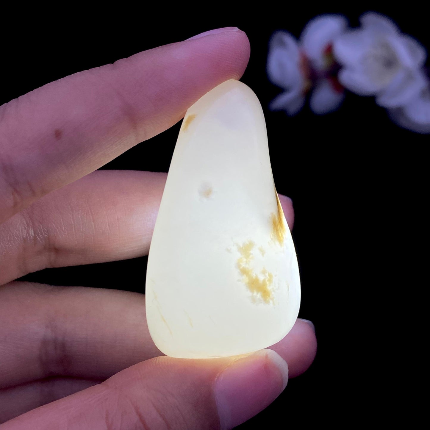 和田玉黄皮籽料挂件(33.4g)