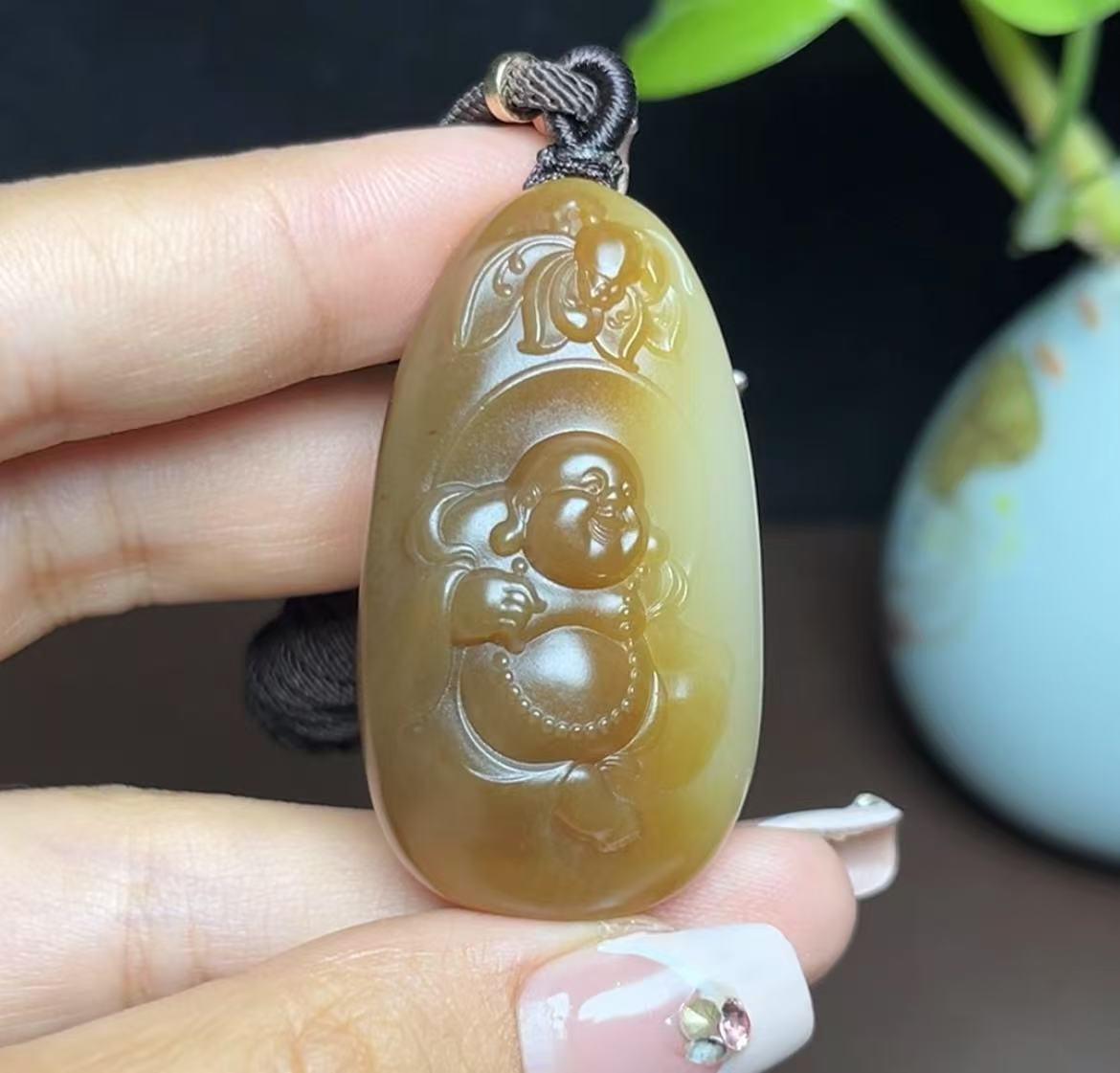 新疆和田玉且末糖白佛公(33.9g)