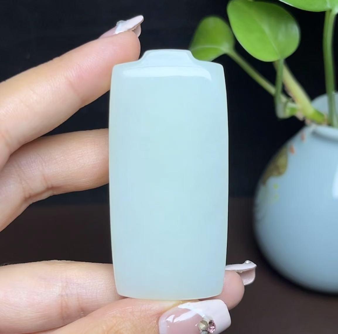 新疆和田玉且末料平安无事牌(44.0g)