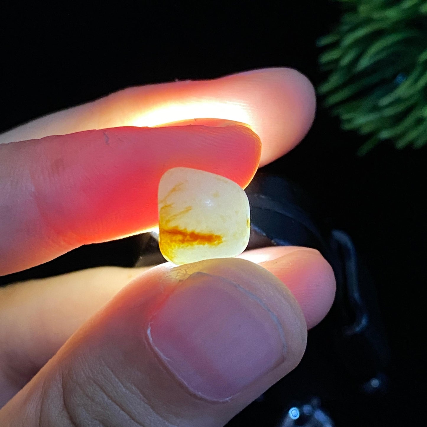 和田玉白玉红金皮籽料原石(1g)