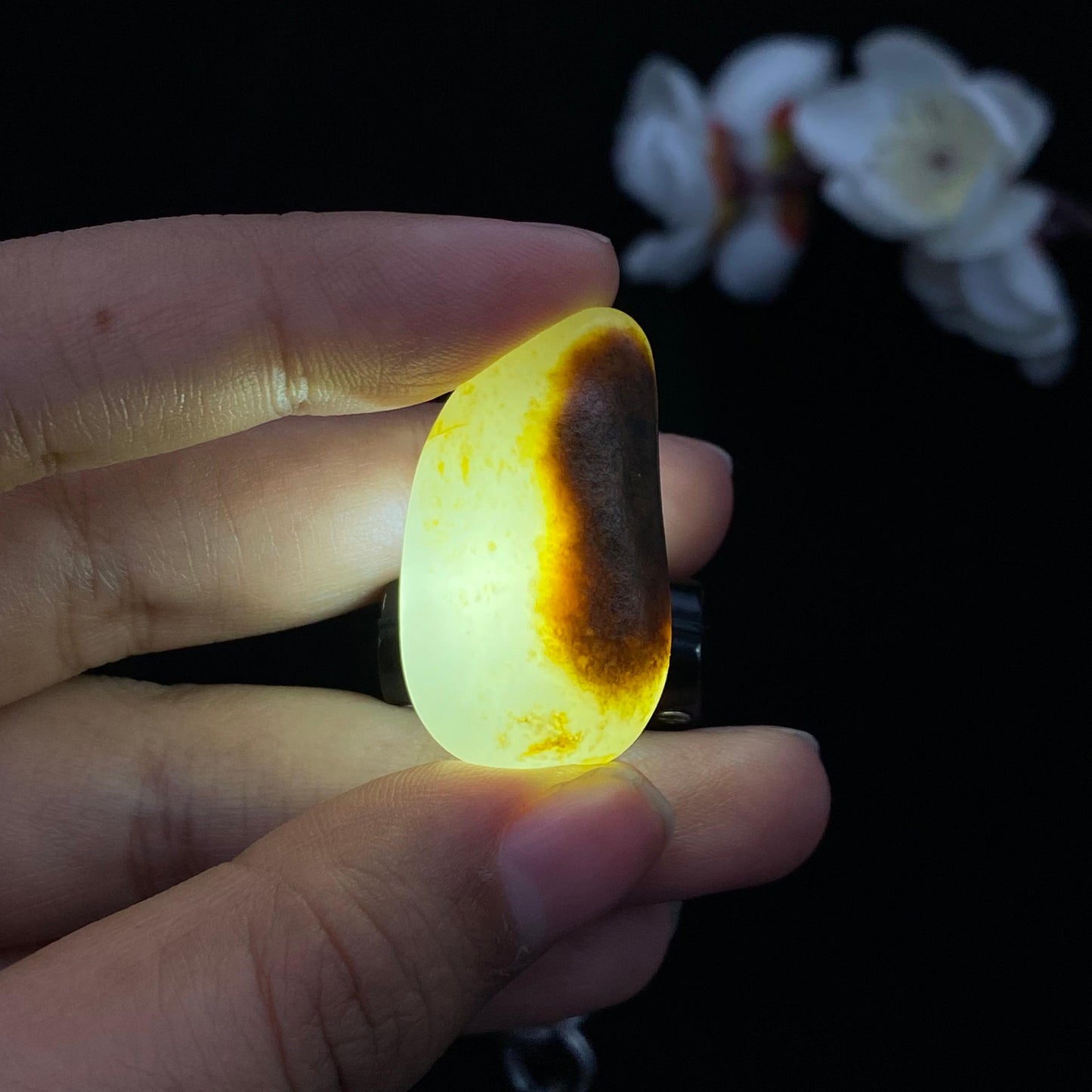 和田玉聚黄皮籽料吊坠籽(10.8g)