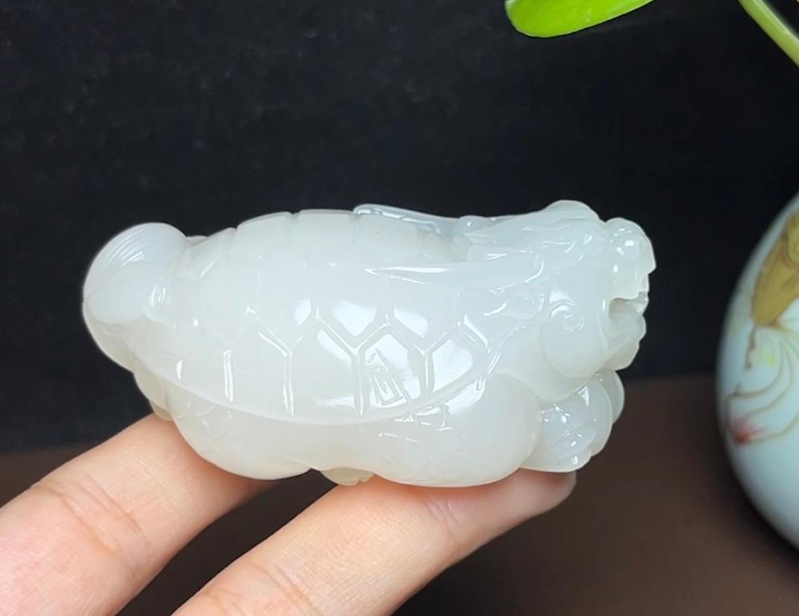 和田玉藕粉带烟紫龙龟手把件(127.3g)