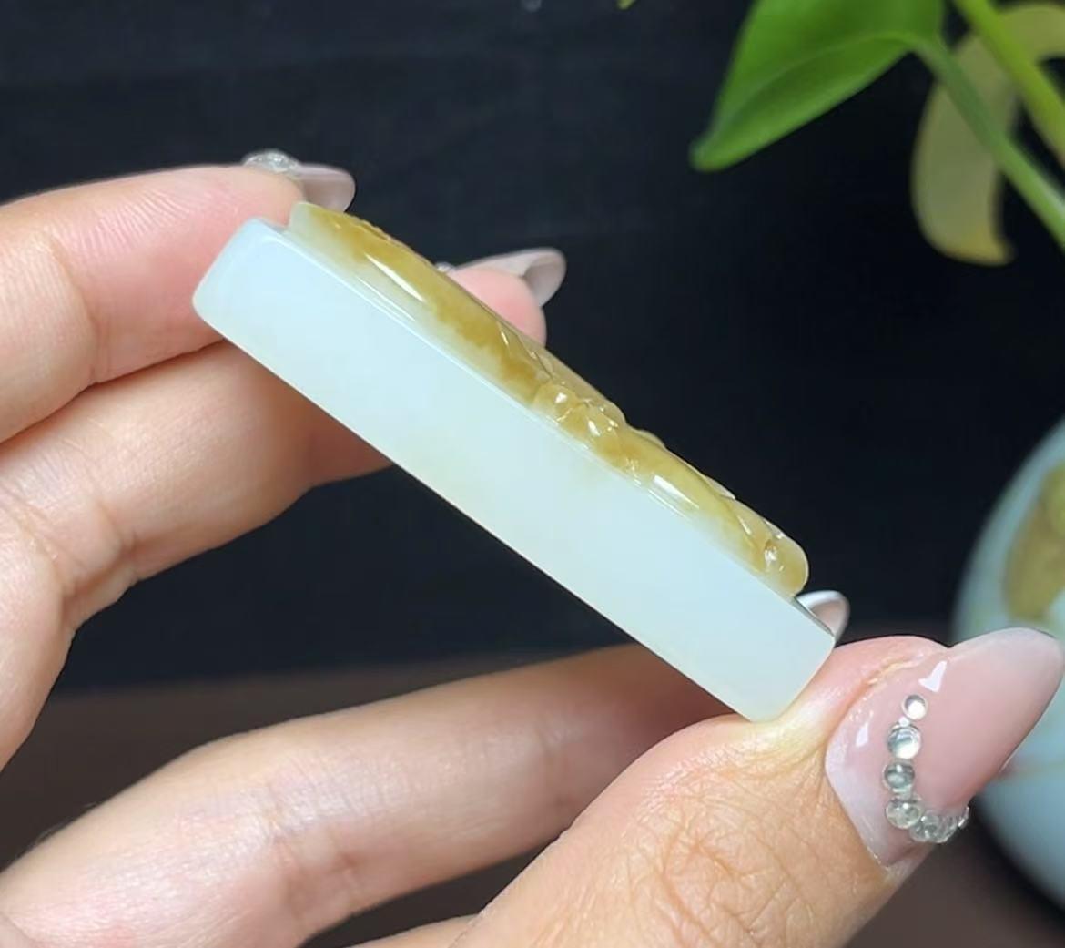 新疆和田玉且末糖白羊脂玉年年有余(41.5g)