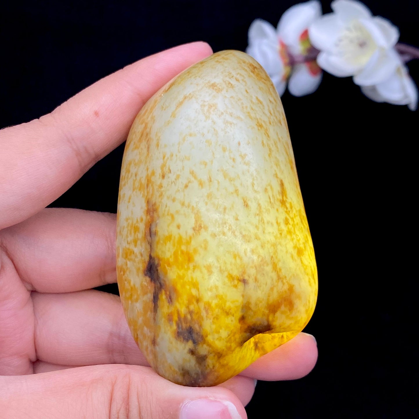 和田玉满洒金皮籽料手把件(157g)