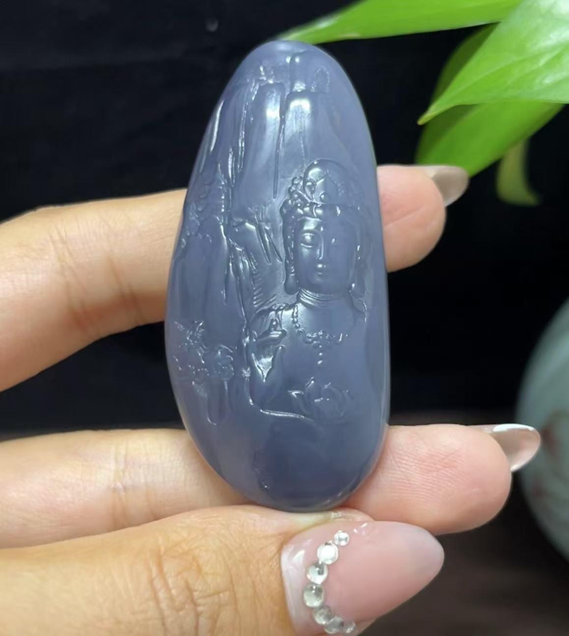 和田玉紫罗兰山水观音(29.5g)
