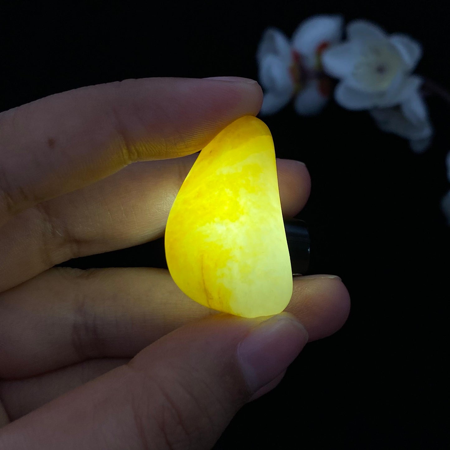 和田玉黄皮青花底籽料吊坠籽(14.9g)