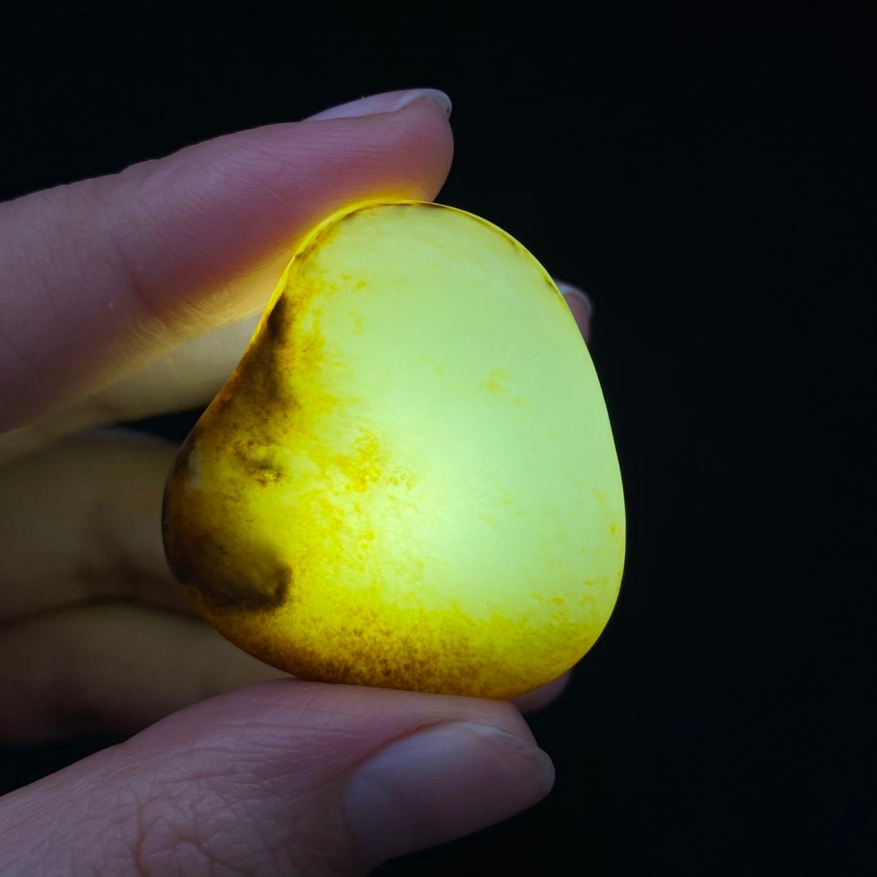 和田玉聚黄皮籽料原石(24.1g)
