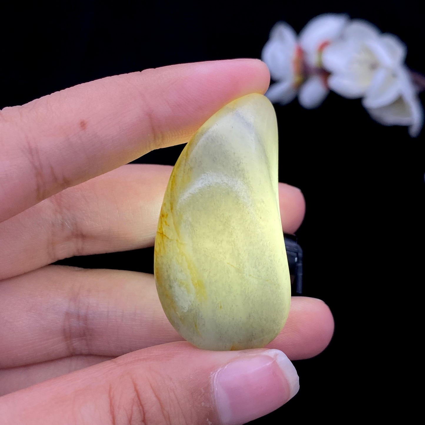 和田玉青花带黄皮籽料挂件(27.7g)