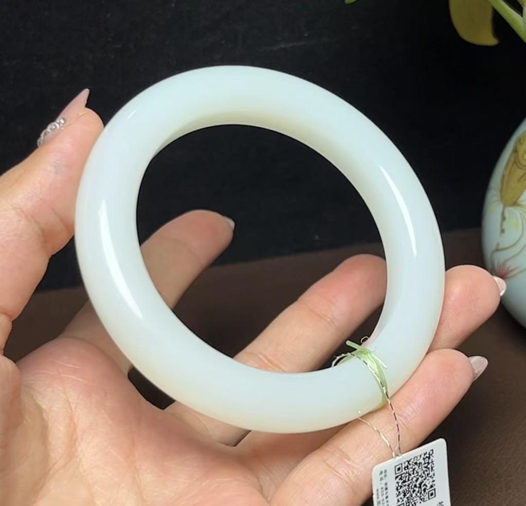 和田羊脂玉手镯(73.86g)