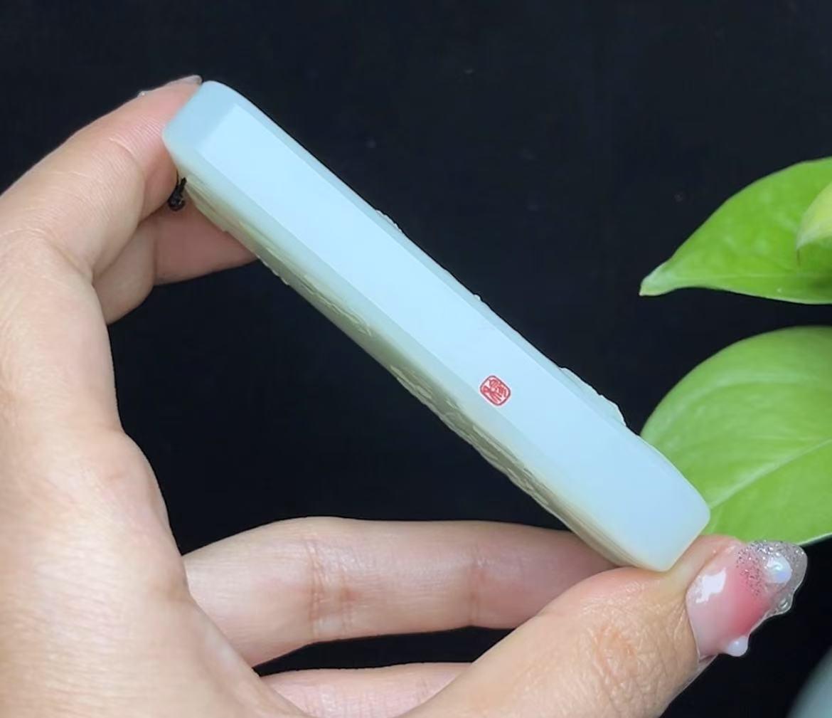 新疆和田玉且末糖羊脂玉平安无事牌(105.5g)
