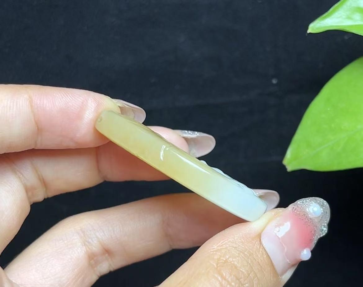 新疆和田玉且末糖白羊脂玉一路守护(20.5g)