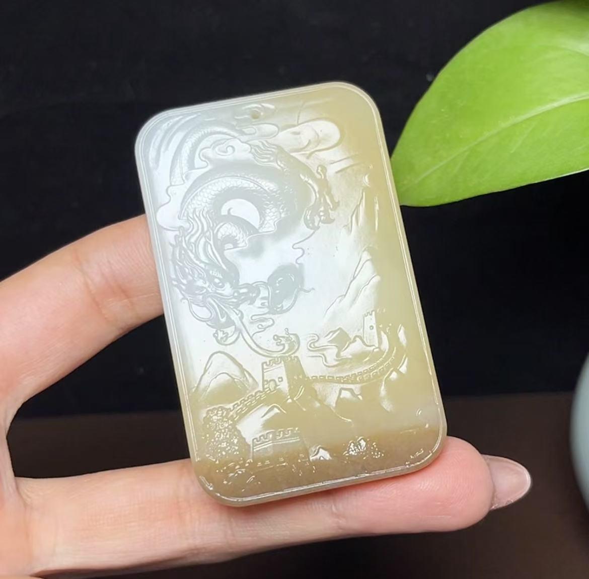新疆和田玉且末糖三色特色料龙牌(50.7g)