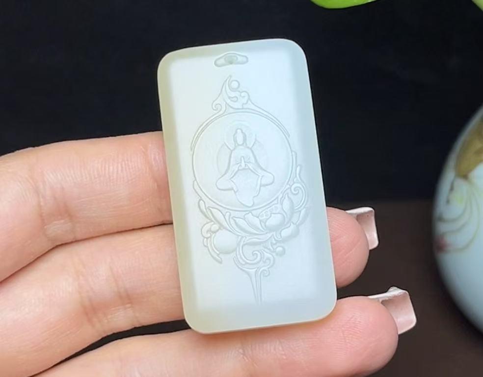 新疆和田玉且末糖白羊脂玉莲花悟道平安无事牌(30.2g)