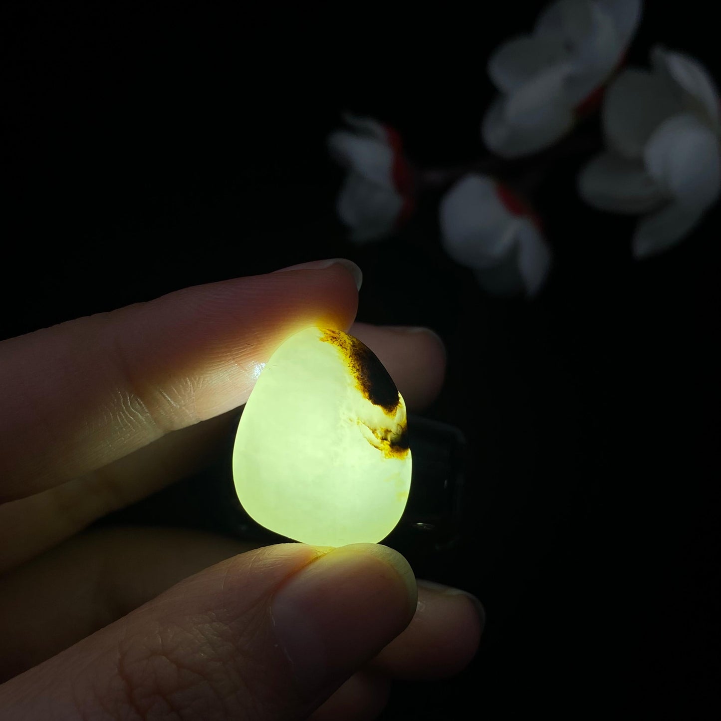 和田玉黑黄皮籽料戒面籽(5.5g)