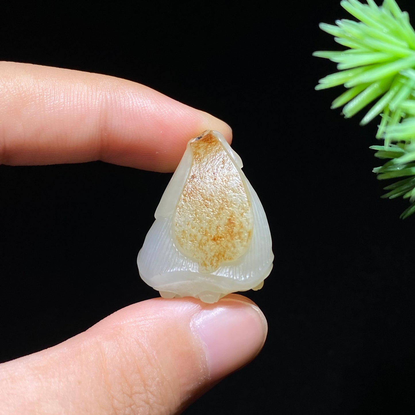 和田玉籽料莲蓬挂件(11.1g)