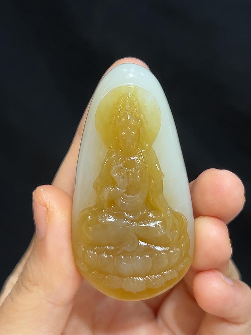 和田玉且末料糖羊脂玉观音(42.2g)
