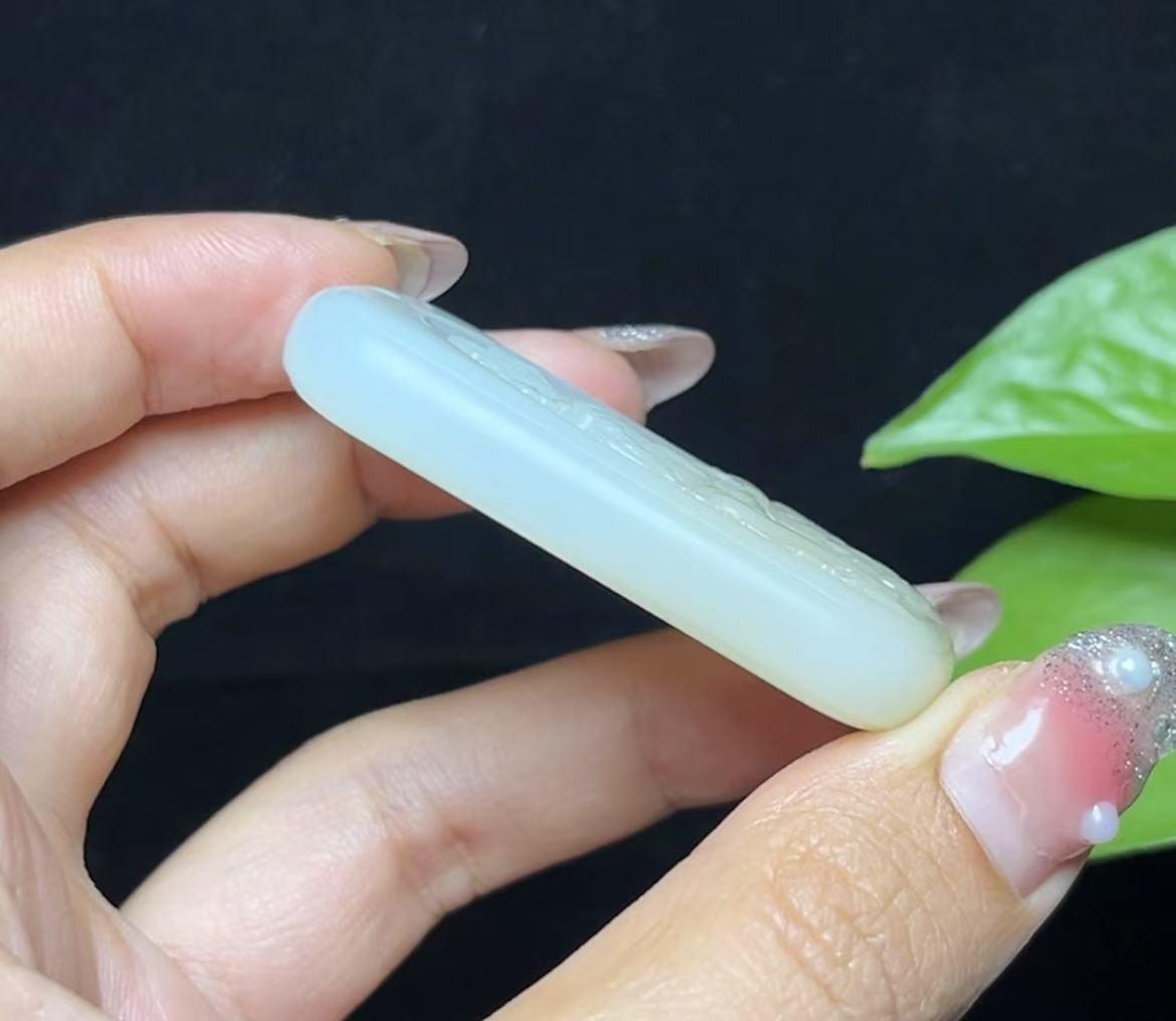 和田玉且末糖羊脂玉普贤菩萨(40.3g)