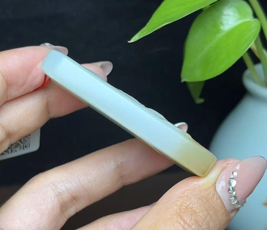 新疆和田玉且末糖羊脂玉普贤菩萨(48.7g)