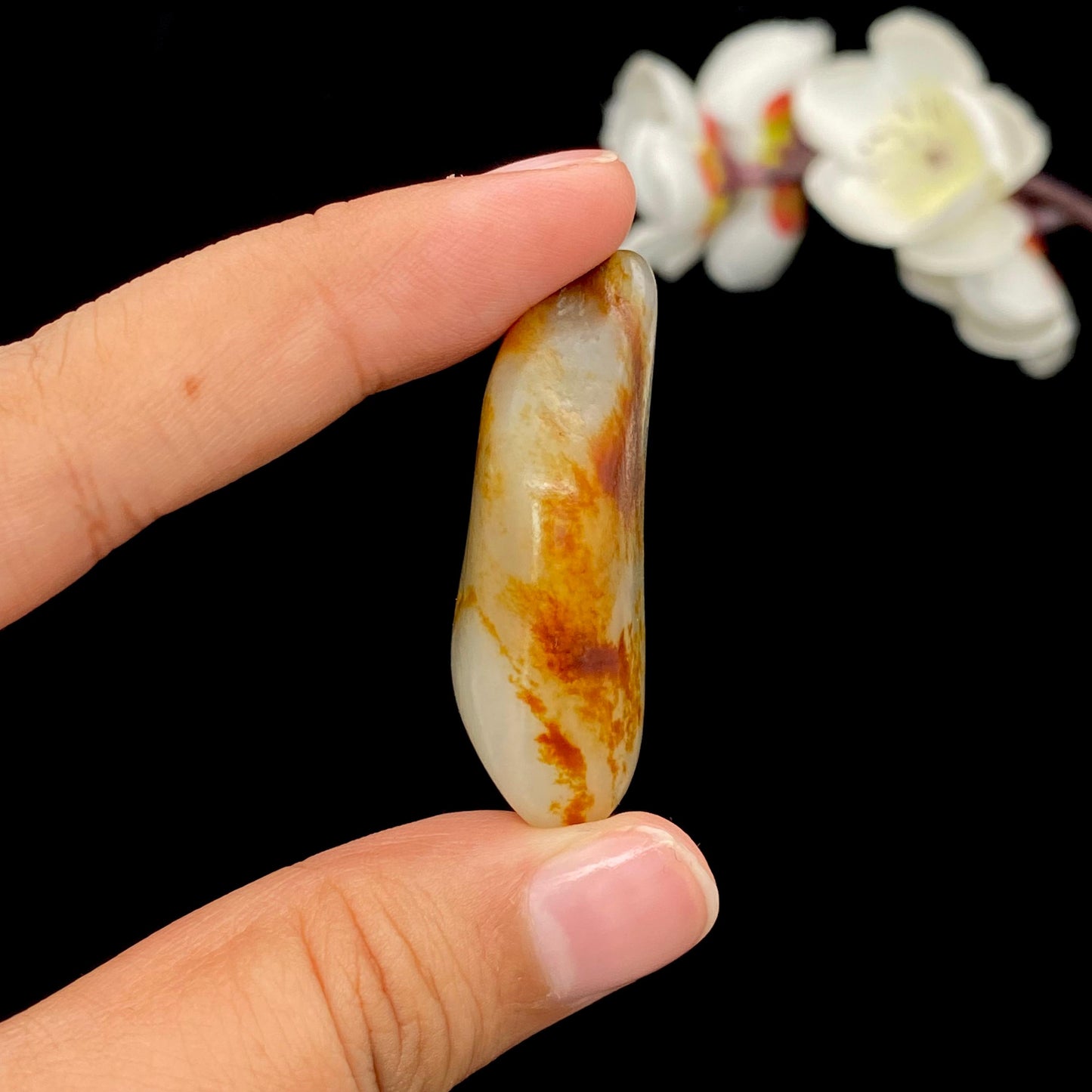 和田玉聚红皮青花底籽料挂件(23.9g)
