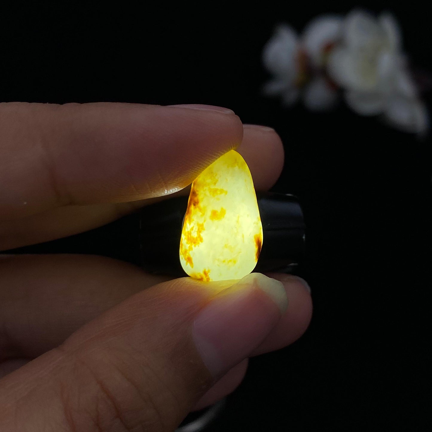 和田玉洒金皮籽料戒面籽(2.2g)