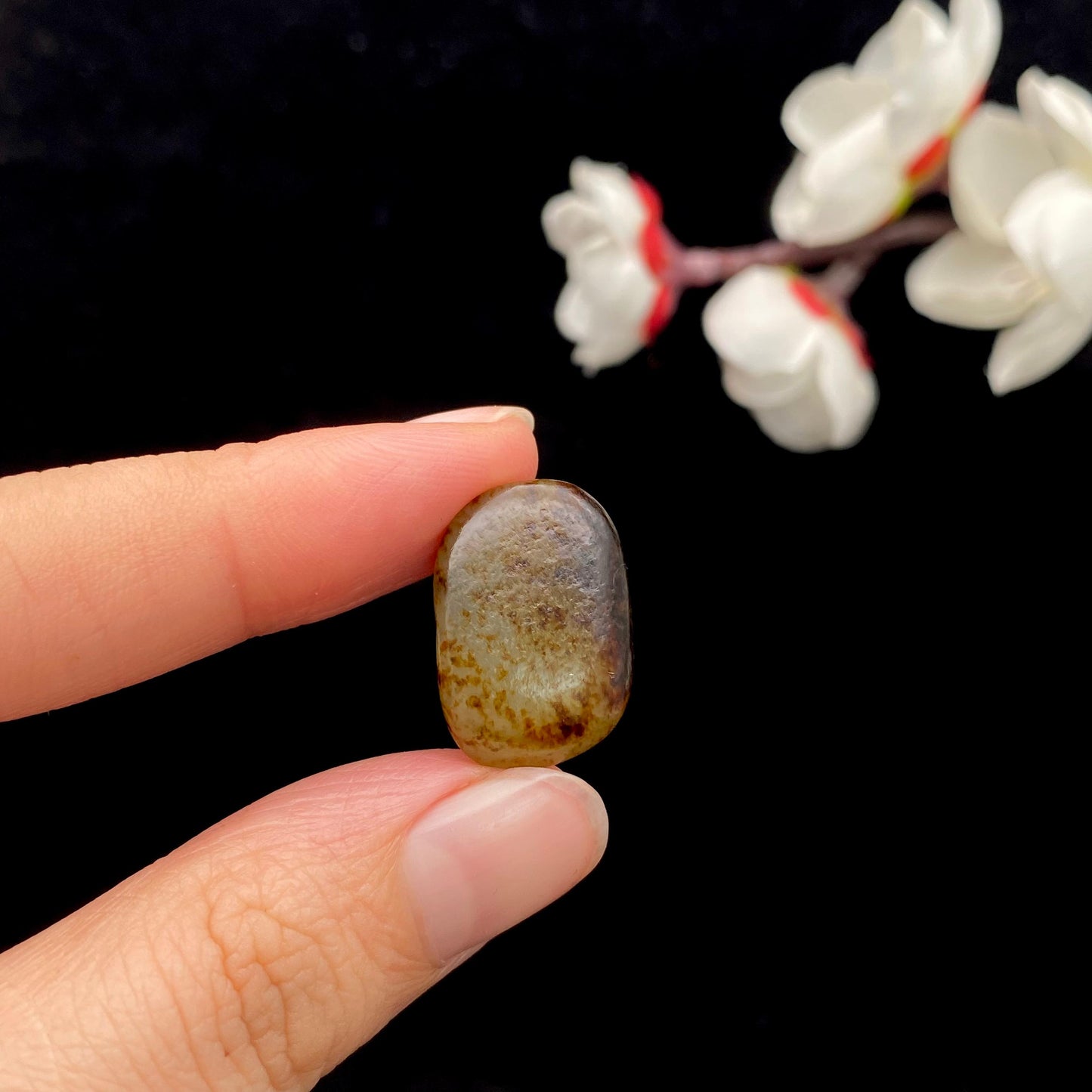 和田玉洒红皮籽料原石(3.7g)