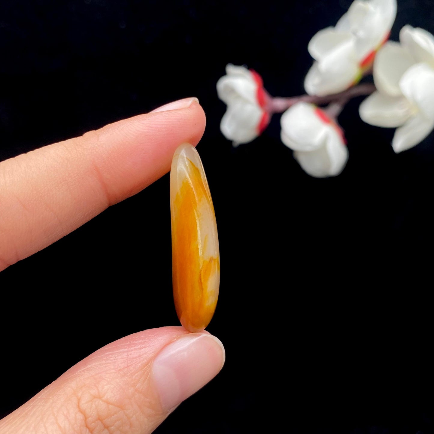 和田玉聚黄皮籽料原石(6.4g)