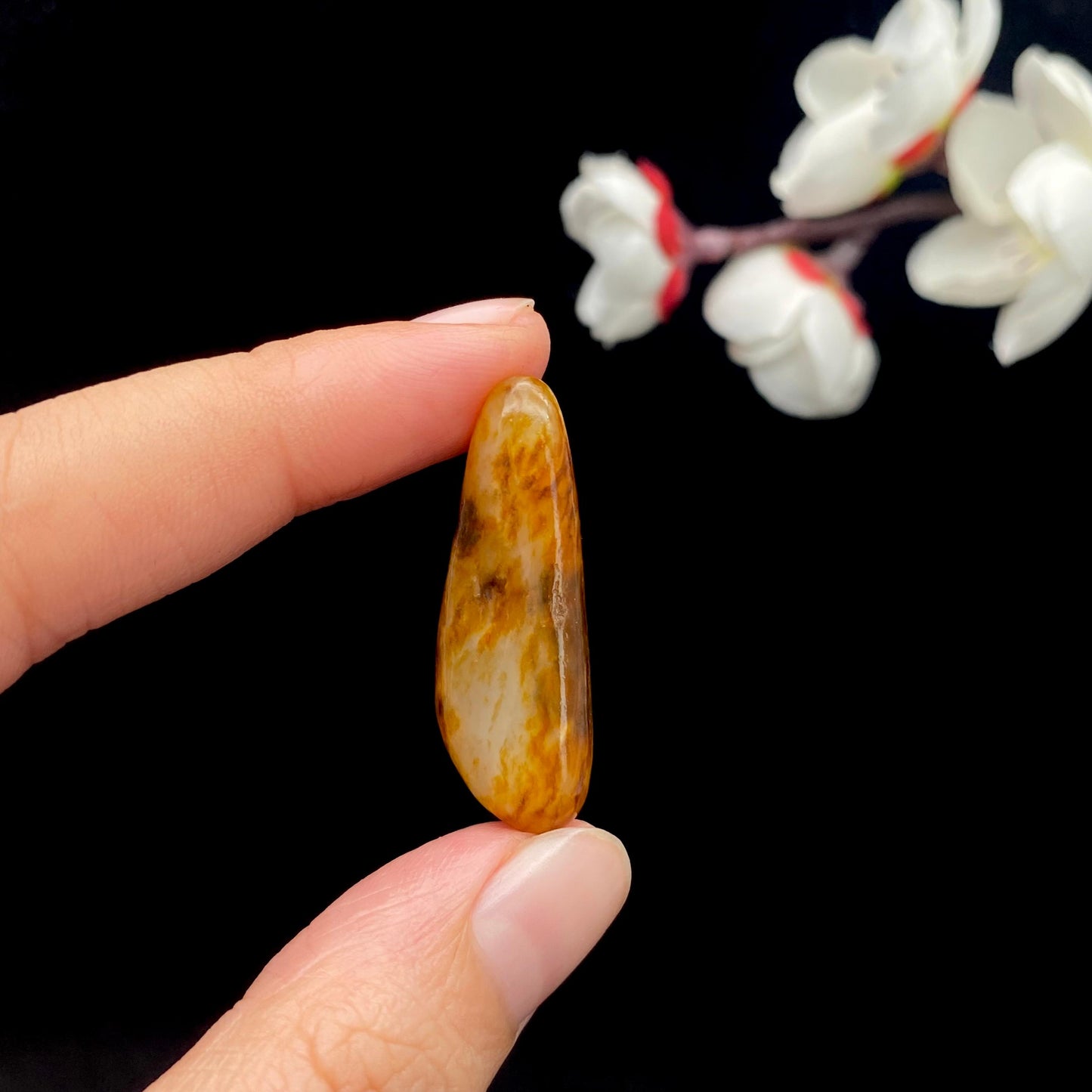 和田玉洒红皮籽料原石(8.7g)