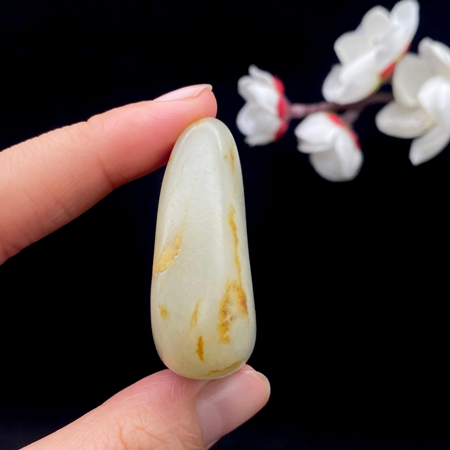 和田玉聚黄皮籽料挂件(46.9g)