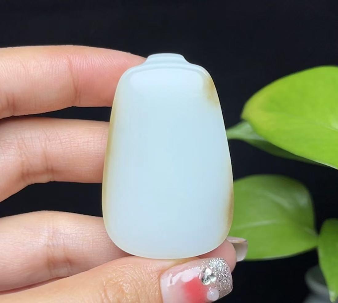 新疆和田玉且末料羊脂玉平安无事牌(37.2g)