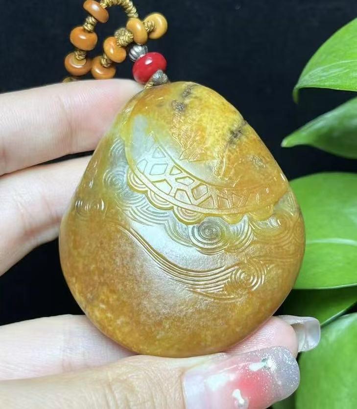 新疆和田玉红皮白肉羊脂玉籽料观音(102.5g)